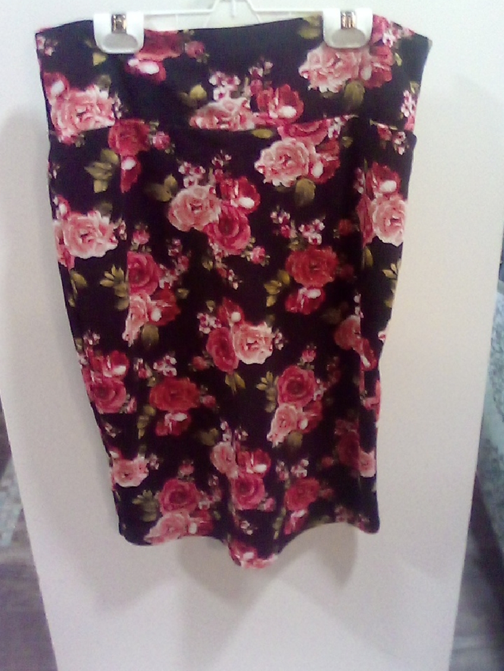 (521) LuLaRoe Black Pencil Skirt with Rose Print in Pink and Green